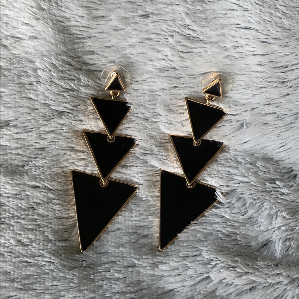 🌸2/$20🌸 Black and Gold Triangle Dangle Earrings